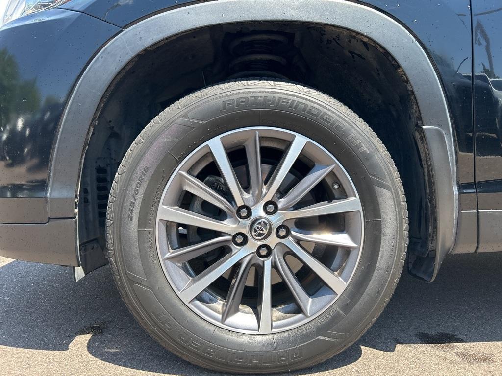 used 2019 Toyota Highlander car, priced at $27,500