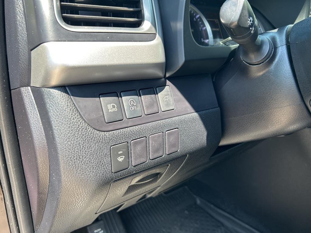 used 2019 Toyota Highlander car, priced at $27,500