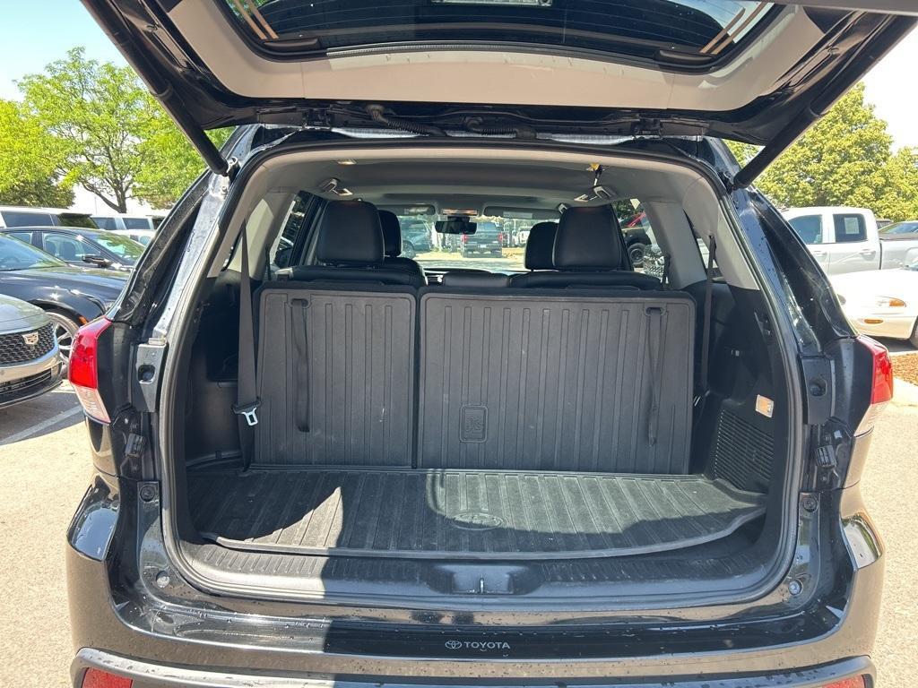 used 2019 Toyota Highlander car, priced at $27,500