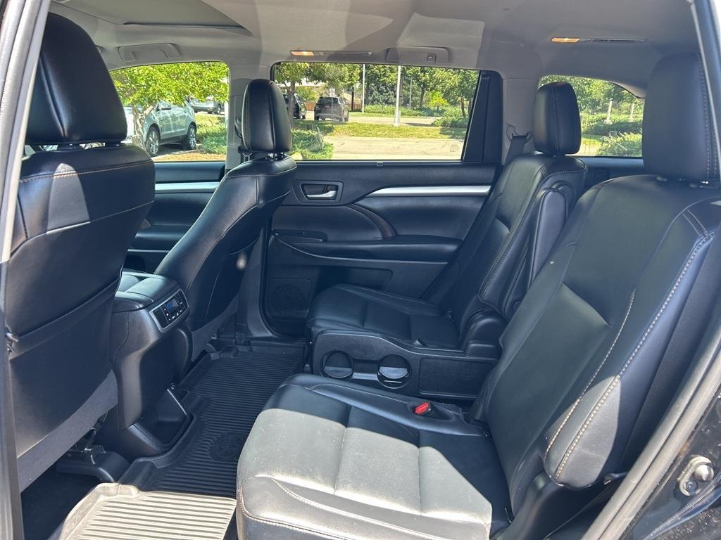 used 2019 Toyota Highlander car, priced at $27,500