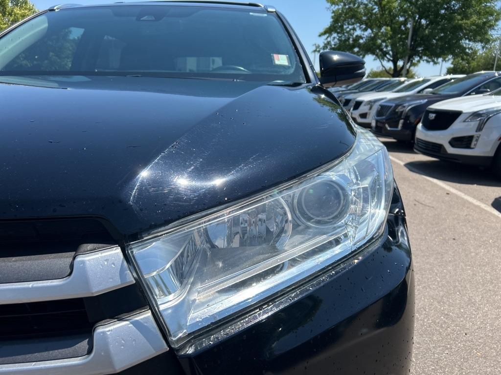 used 2019 Toyota Highlander car, priced at $27,500