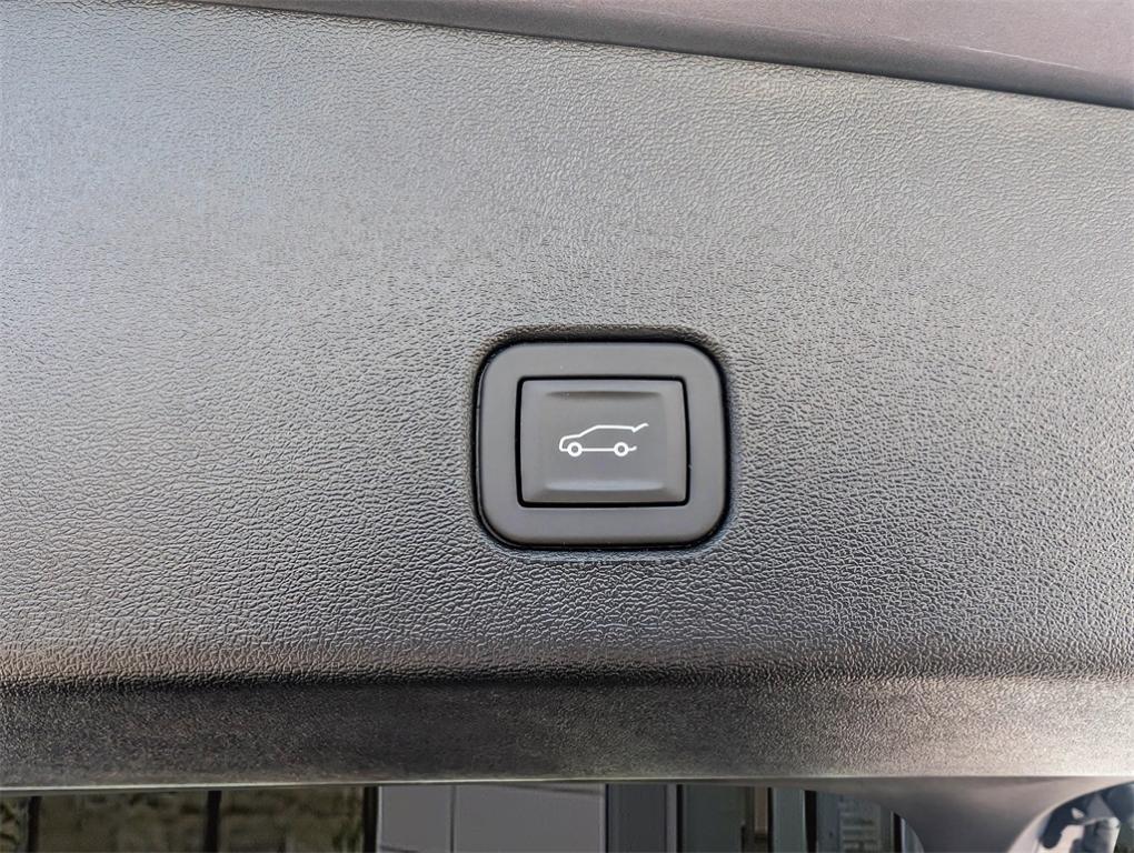 new 2025 Cadillac OPTIQ car, priced at $57,914