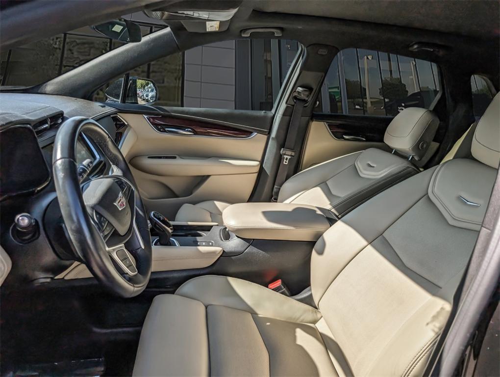 used 2017 Cadillac XT5 car, priced at $16,000