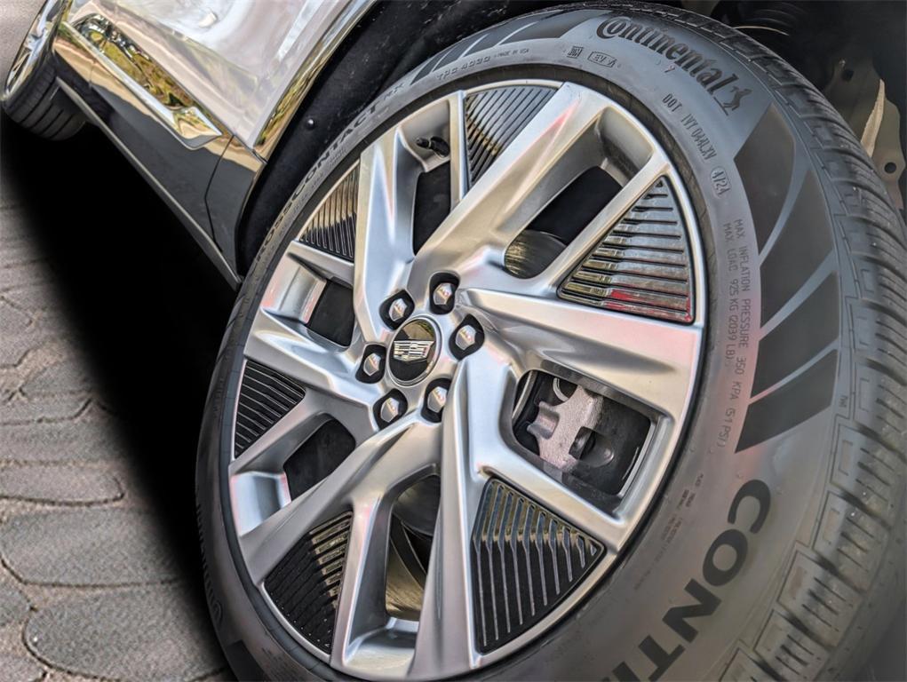 new 2025 Cadillac OPTIQ car, priced at $56,314