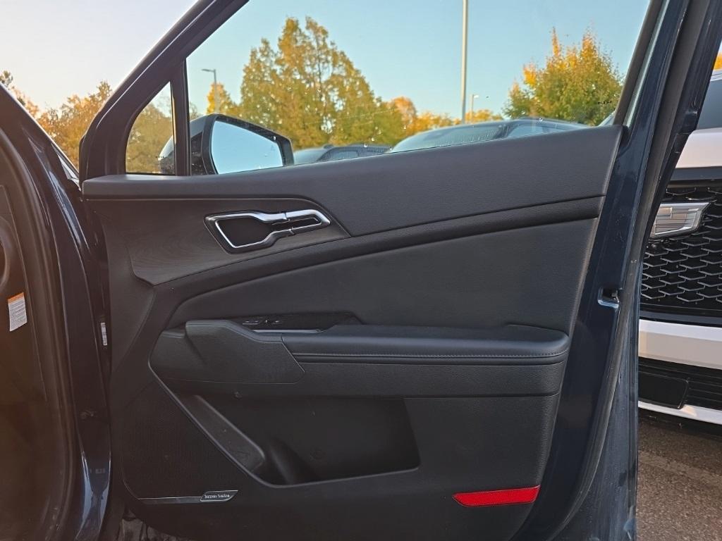 used 2023 Kia Sportage Plug-In Hybrid car, priced at $31,000