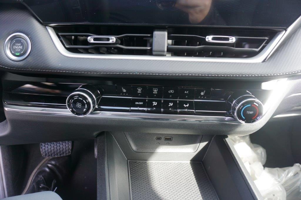 new 2025 Chevrolet Equinox car, priced at $32,150