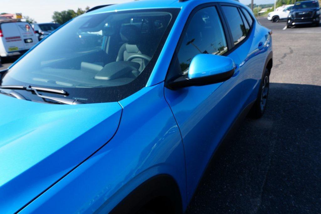 new 2025 Chevrolet Trax car, priced at $24,099