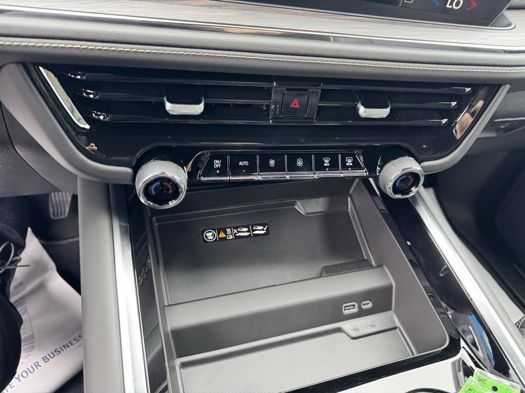 new 2025 Chevrolet Suburban car, priced at $80,746