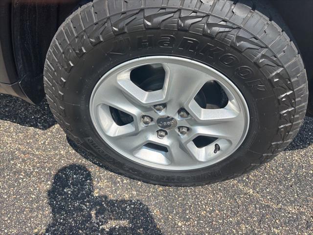 used 2016 Jeep Grand Cherokee car, priced at $11,833