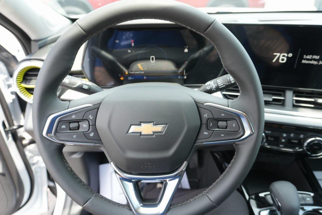 new 2025 Chevrolet Trax car, priced at $25,357