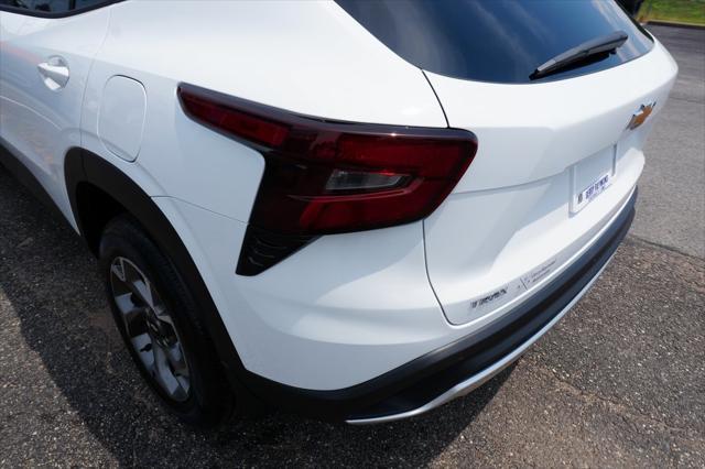 new 2025 Chevrolet Trax car, priced at $25,357