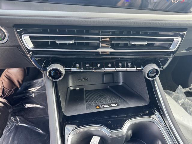 new 2025 Chevrolet Traverse car, priced at $43,657
