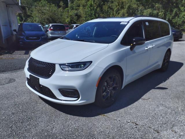 new 2024 Chrysler Pacifica car, priced at $37,180