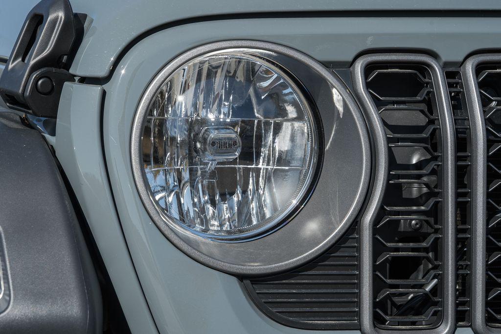 new 2025 Jeep Wrangler car, priced at $41,995