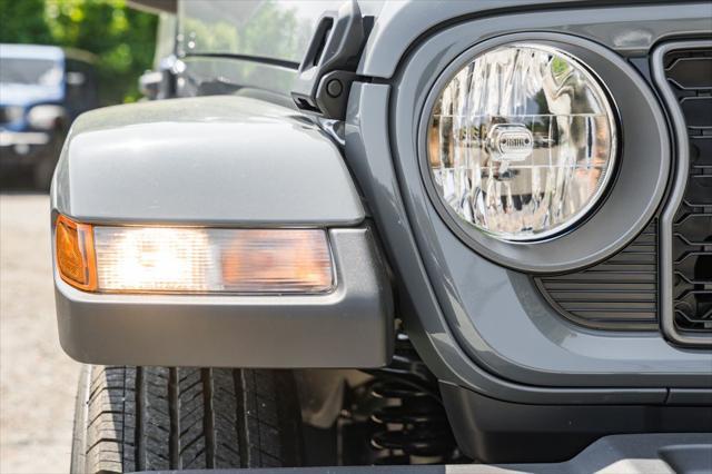 new 2025 Jeep Gladiator car, priced at $43,740