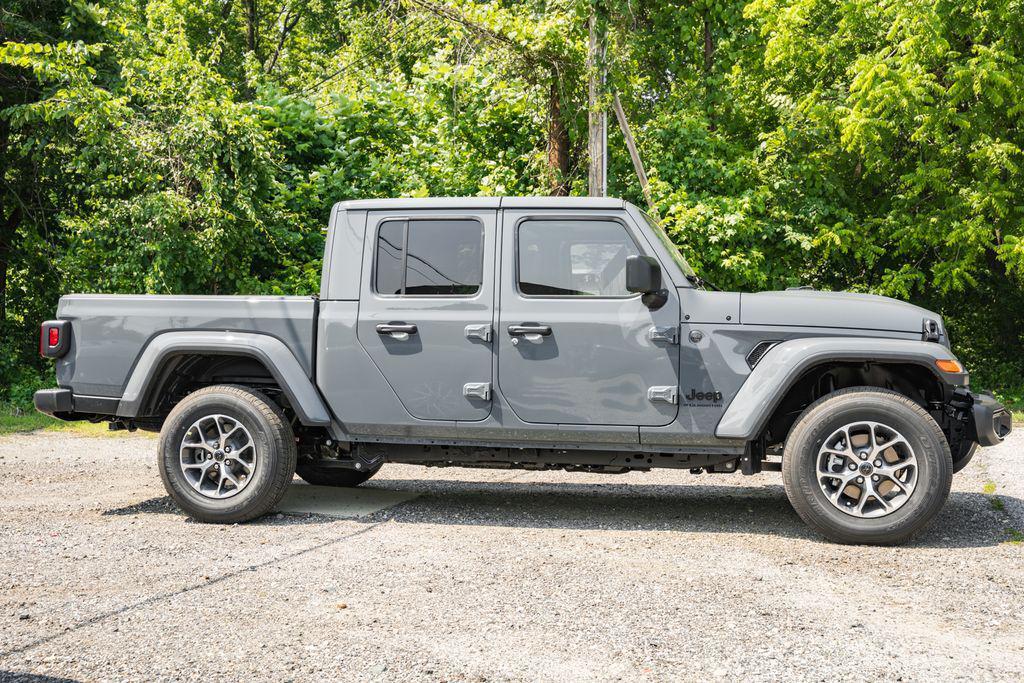 new 2025 Jeep Gladiator car, priced at $51,035