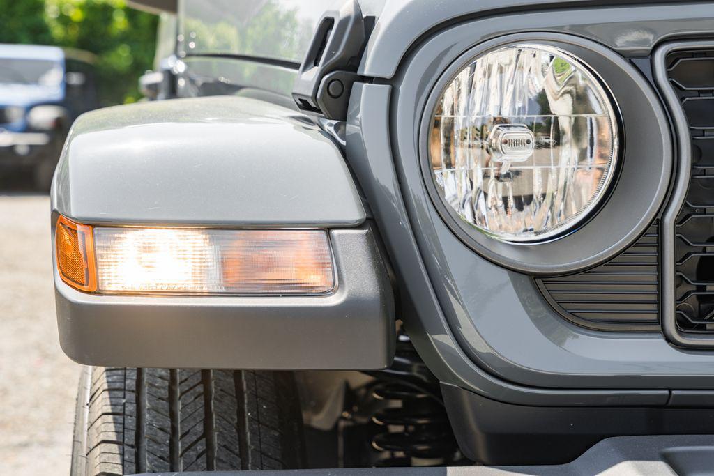 new 2025 Jeep Gladiator car, priced at $51,035