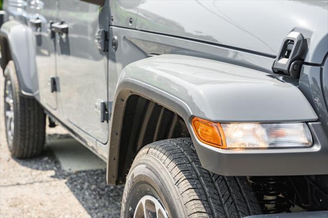 new 2025 Jeep Gladiator car, priced at $43,740