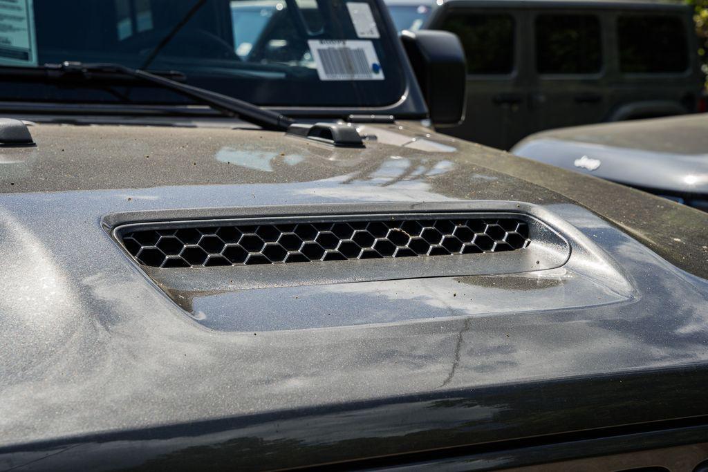 new 2025 Jeep Gladiator car, priced at $48,235