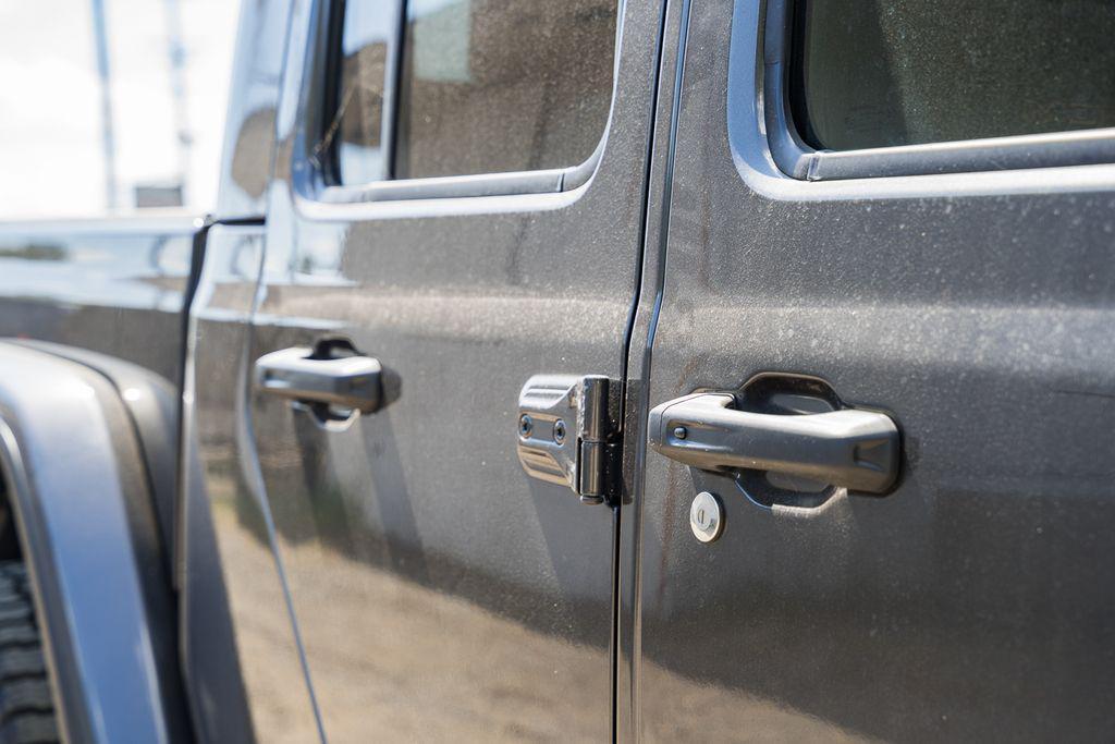 new 2025 Jeep Gladiator car, priced at $48,235