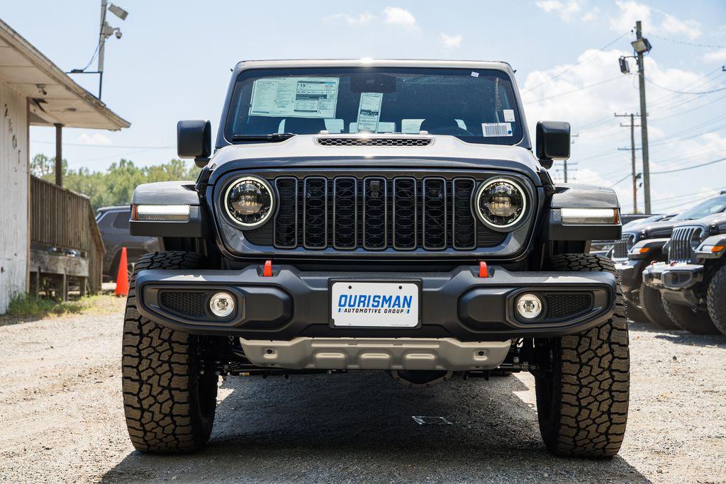 new 2025 Jeep Gladiator car, priced at $48,235