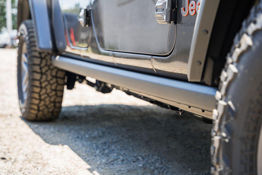 new 2025 Jeep Gladiator car, priced at $48,235