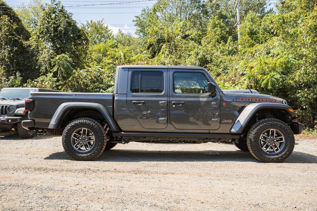 new 2025 Jeep Gladiator car, priced at $48,235