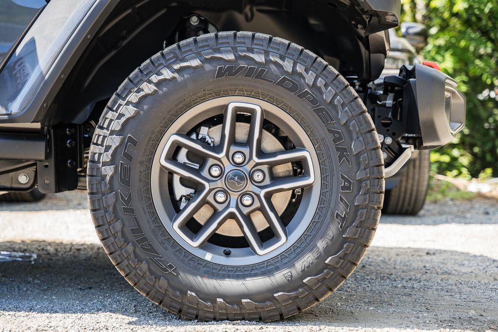 new 2025 Jeep Gladiator car, priced at $48,235