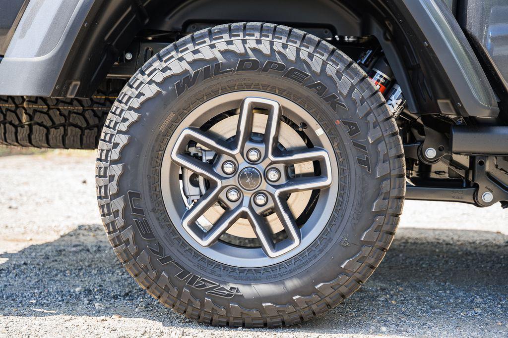 new 2025 Jeep Gladiator car, priced at $48,235