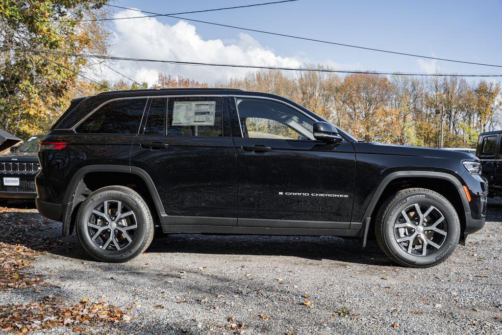 new 2025 Jeep Grand Cherokee car, priced at $40,500