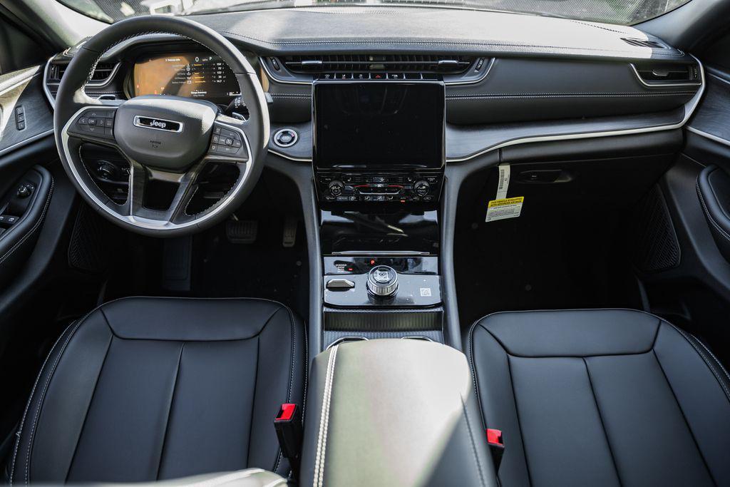 new 2025 Jeep Grand Cherokee car, priced at $40,500