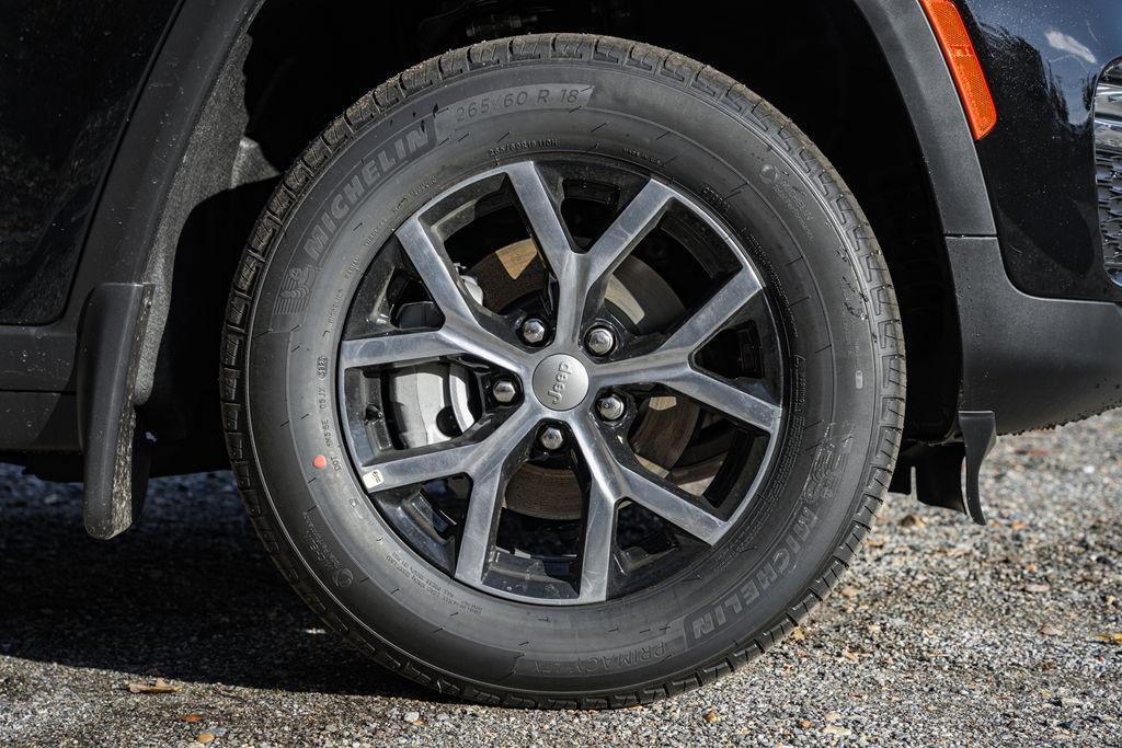 new 2025 Jeep Grand Cherokee car, priced at $40,500