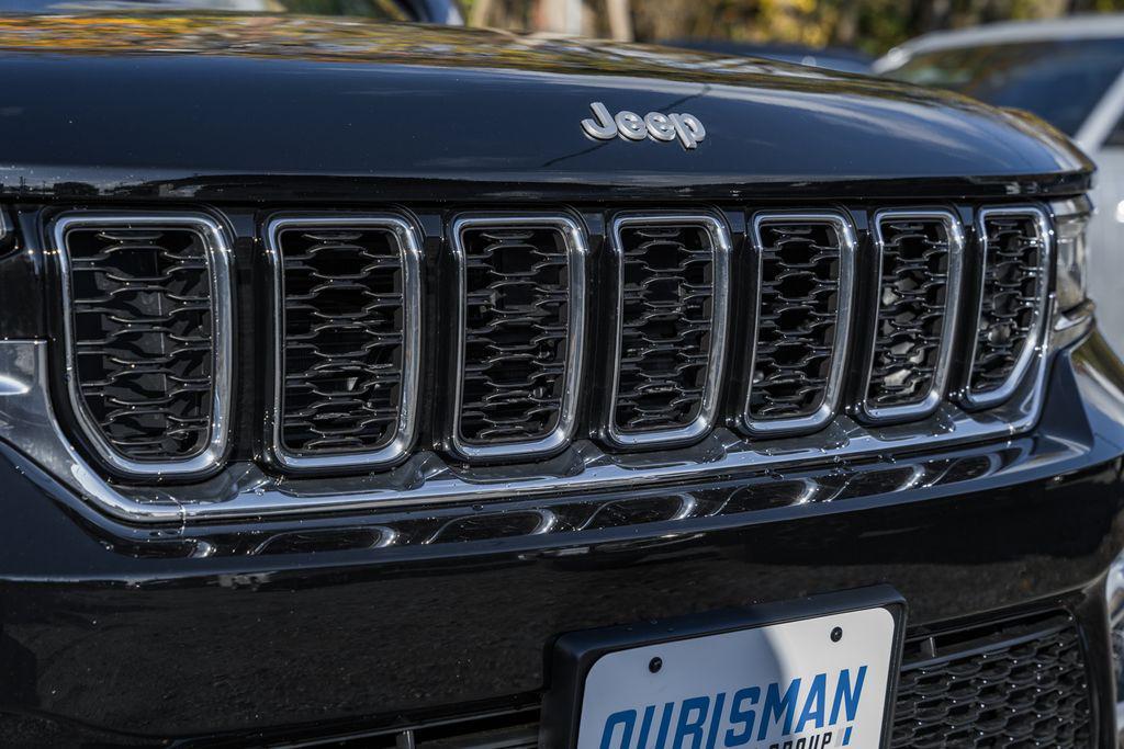new 2025 Jeep Grand Cherokee car, priced at $40,500