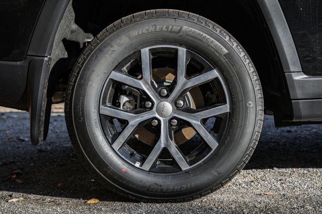 new 2025 Jeep Grand Cherokee car, priced at $40,500