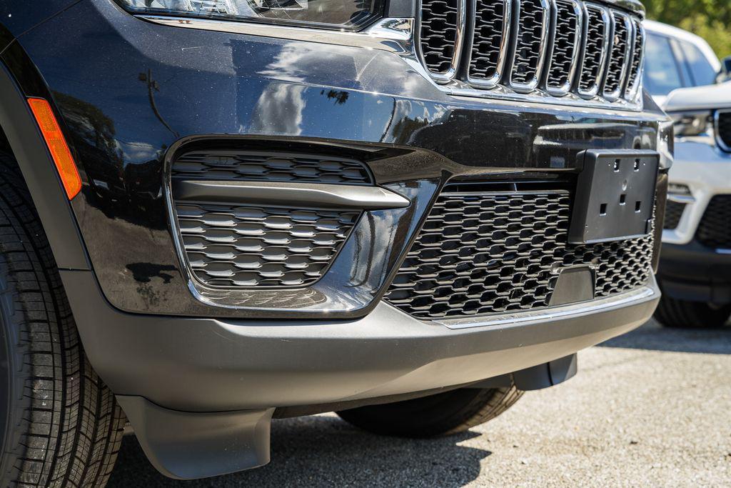 new 2025 Jeep Grand Cherokee car, priced at $38,435