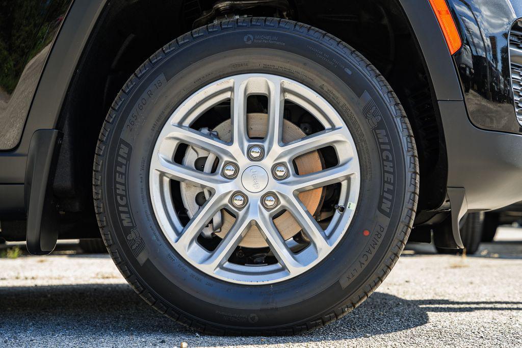 new 2025 Jeep Grand Cherokee car, priced at $38,435