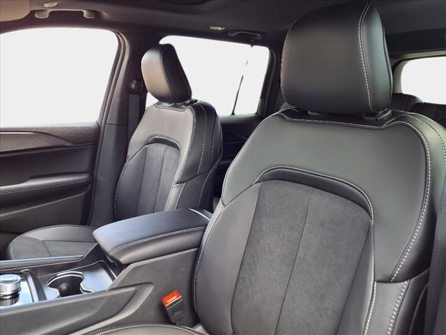 new 2025 Jeep Grand Cherokee car, priced at $45,875