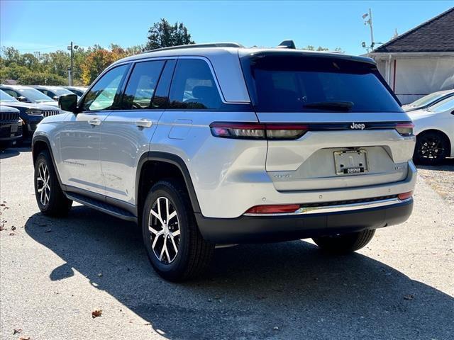 new 2025 Jeep Grand Cherokee car, priced at $40,782