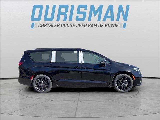 new 2025 Chrysler Pacifica car, priced at $48,006