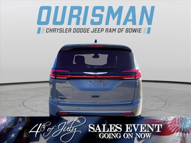 new 2025 Chrysler Pacifica car, priced at $37,692