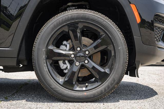 new 2025 Jeep Grand Cherokee car, priced at $44,355