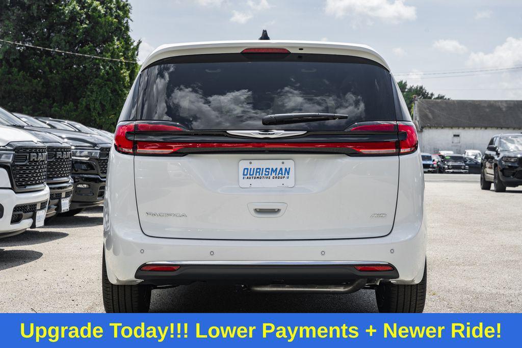 new 2025 Chrysler Pacifica car, priced at $43,395