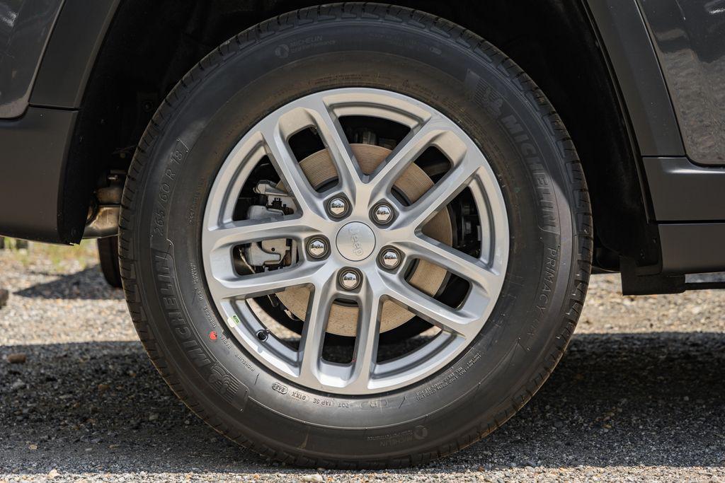 new 2025 Jeep Grand Cherokee car, priced at $37,031