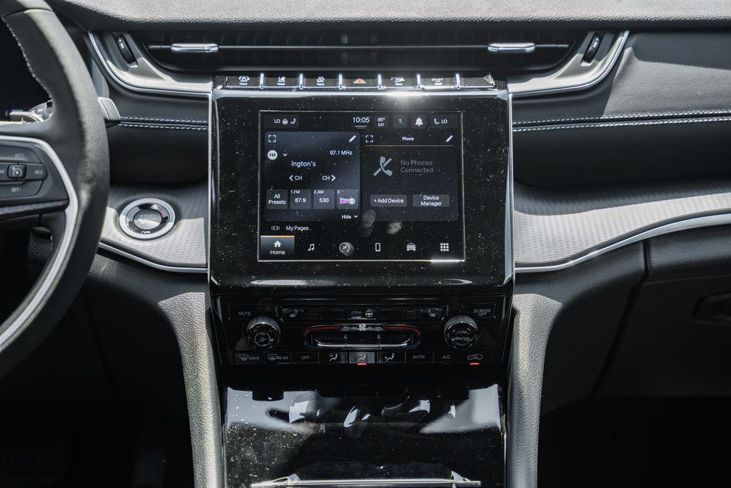 new 2025 Jeep Grand Cherokee car, priced at $37,031