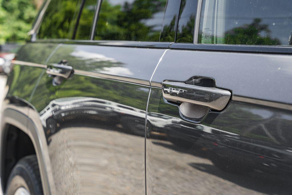 new 2025 Jeep Grand Cherokee car, priced at $37,031