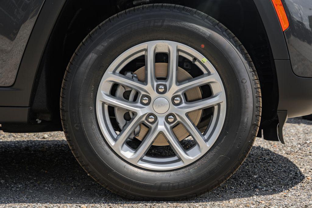 new 2025 Jeep Grand Cherokee car, priced at $37,031