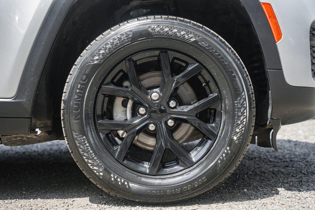 used 2024 Jeep Grand Cherokee car, priced at $27,000