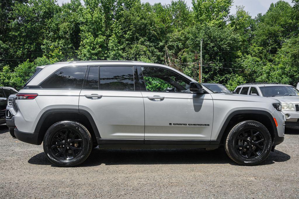 used 2024 Jeep Grand Cherokee car, priced at $27,000