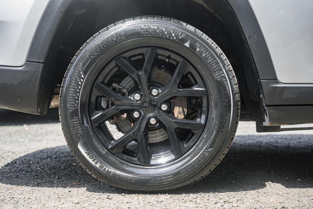 used 2024 Jeep Grand Cherokee car, priced at $27,000