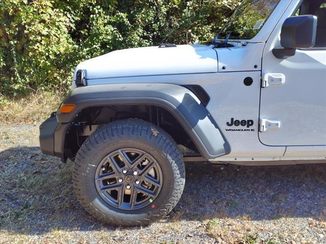 new 2025 Jeep Wrangler car, priced at $39,193